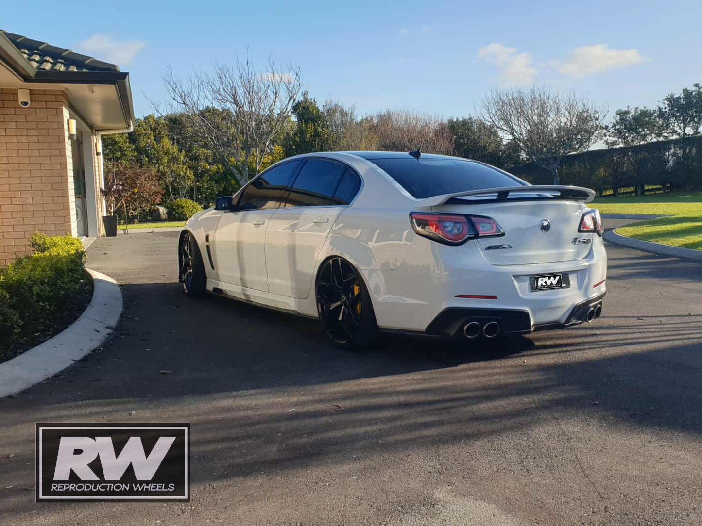 GEN-F2 GTSR SV Panorama 22 inch Gloss Black REPLICA Wheel & Tyre Package