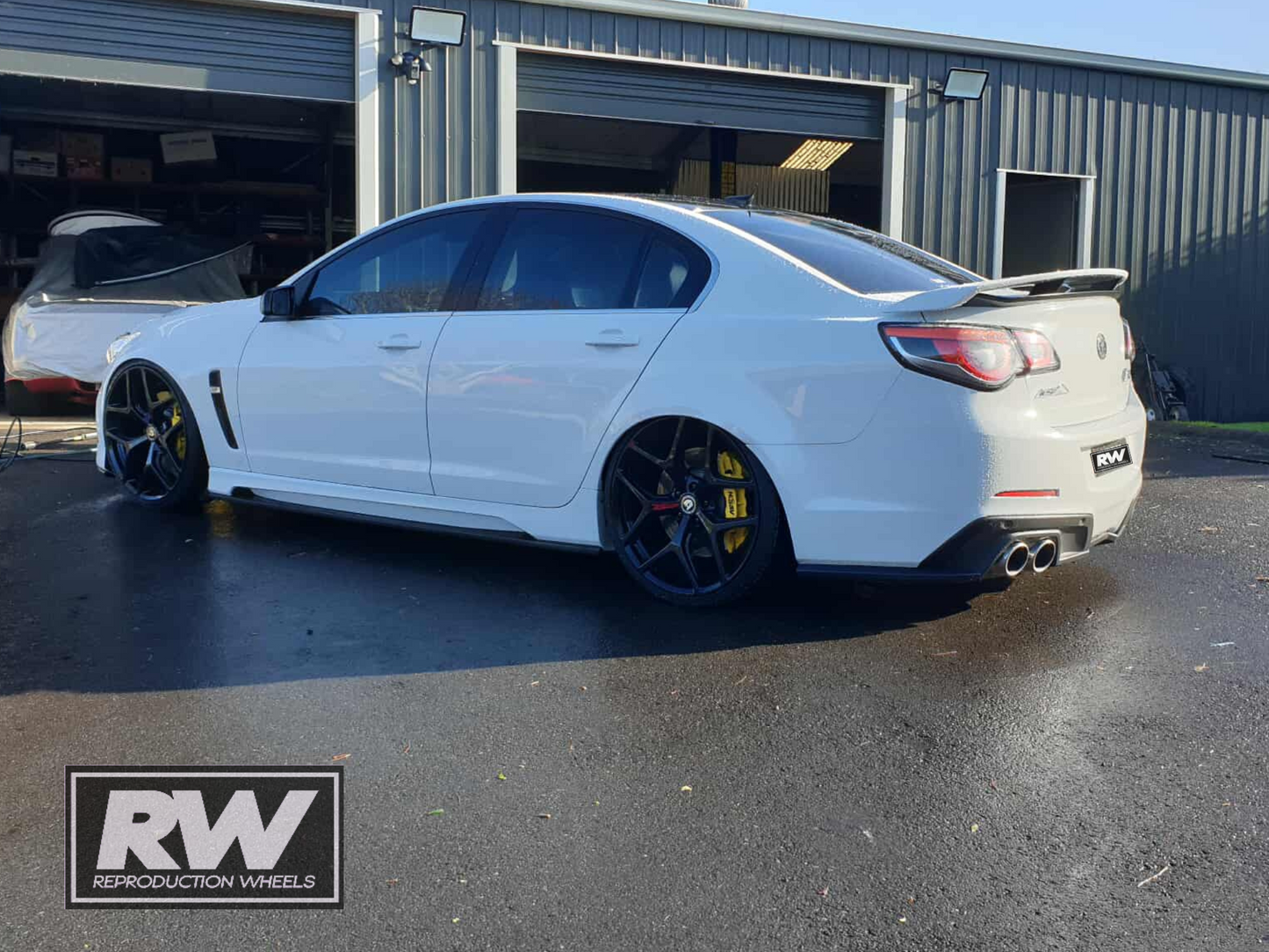 GEN-F2 GTSR SV Panorama 22 inch Gloss Black REPLICA Wheel & Tyre Package